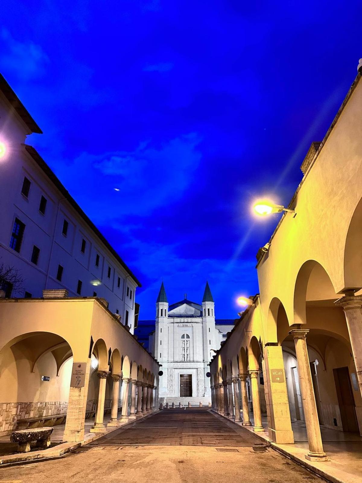 B&B Palazzo Sassatelli Cascia Luaran gambar