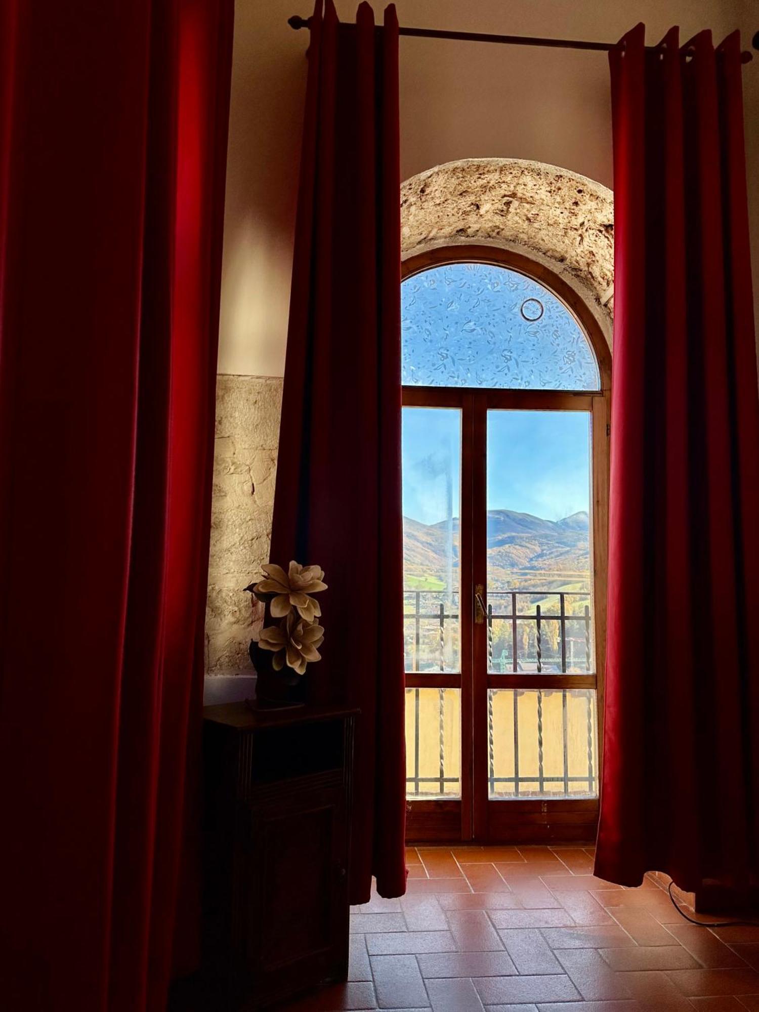 B&B Palazzo Sassatelli Cascia Luaran gambar