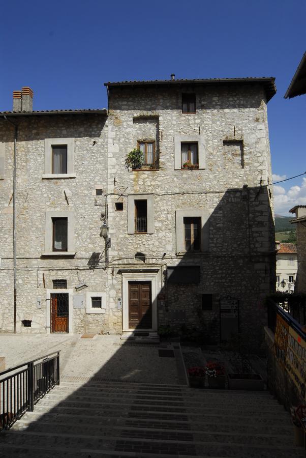 B&B Palazzo Sassatelli Cascia Luaran gambar