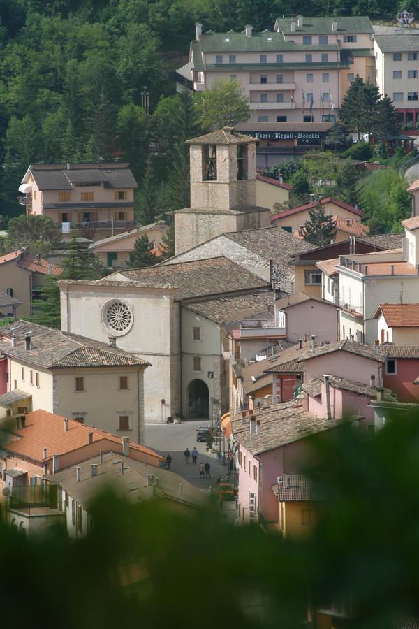 B&B Palazzo Sassatelli Cascia Luaran gambar