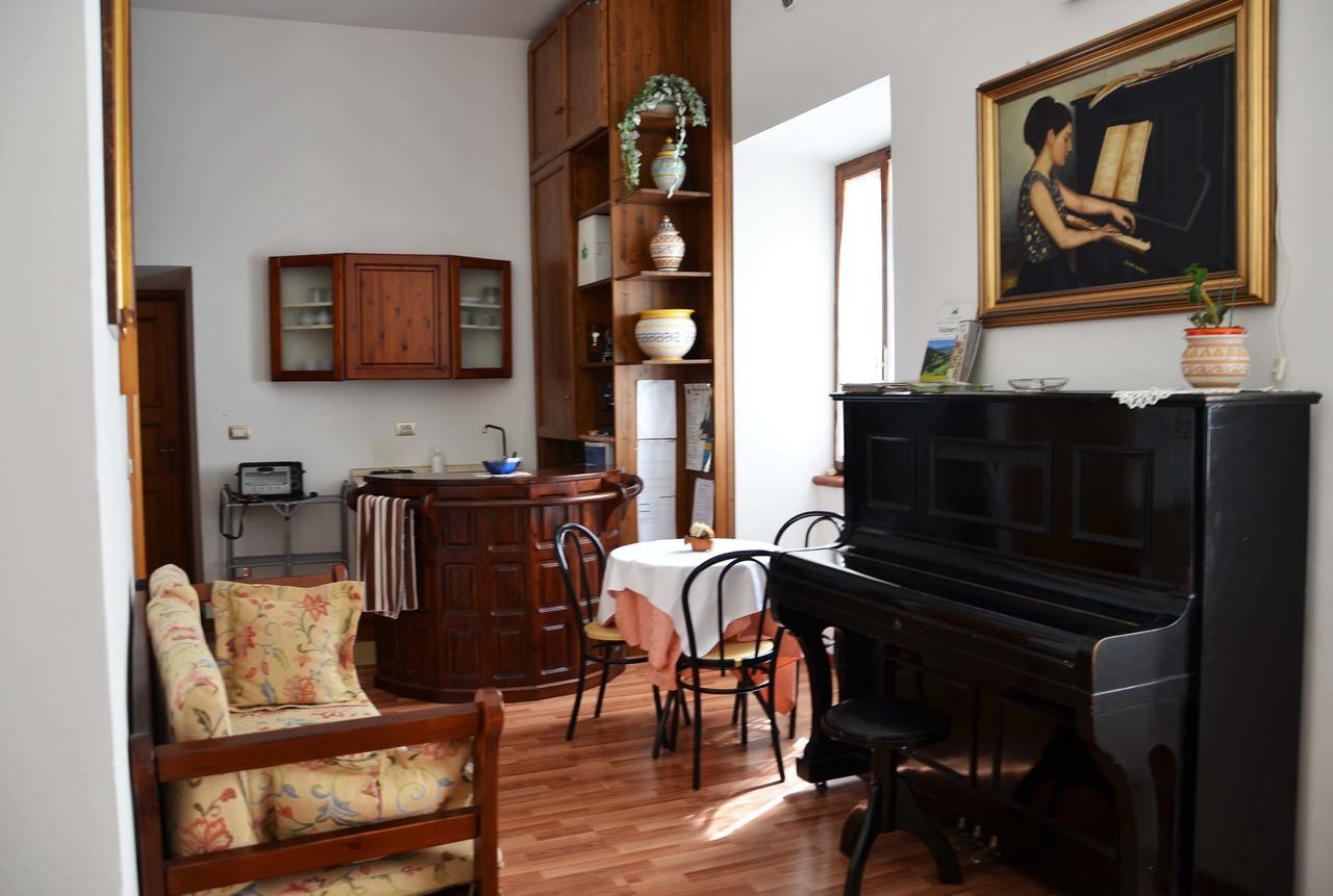 B&B Palazzo Sassatelli Cascia Luaran gambar